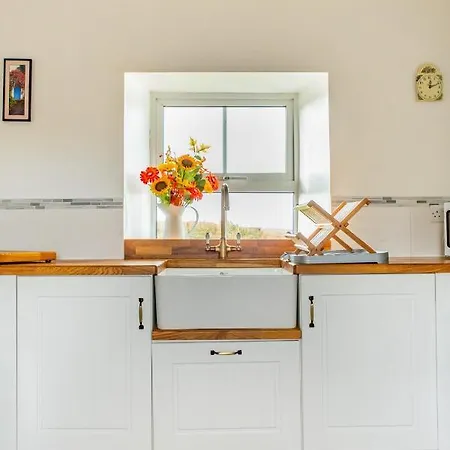 Blue Sky Cottage, Doolin Carrowauff