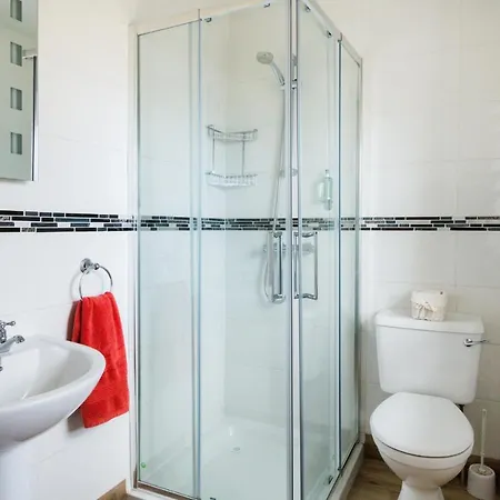 Blue Sky Cottage, Doolin بيت للعطل